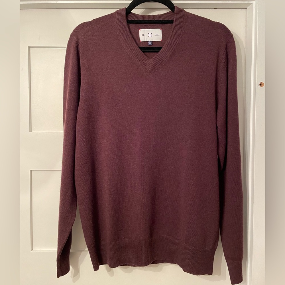 R.V.Y.C Wool Cashmere Blend V neck Plum Sweater Size Large